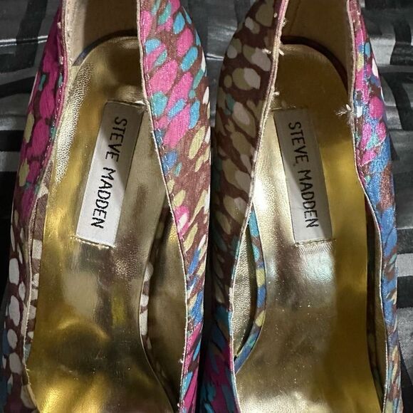 Steve Madden multi color peep toe, fabric upper, leather sole, corkscrew heel, - Picture 3 of 9